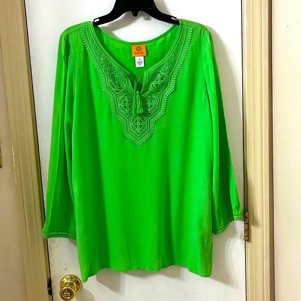 Ruby Rd. Lime Green Blouse - Picture 2 of 6